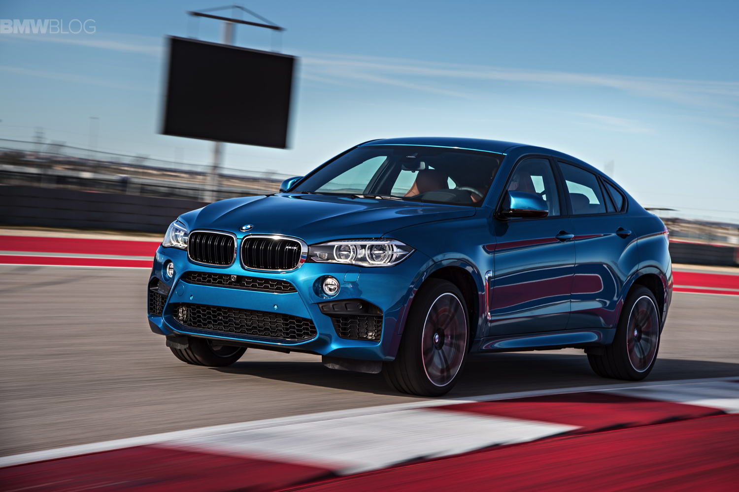 Comparison BMW X6 M 2015 vs BMW X6 M 2017 SUV Drive